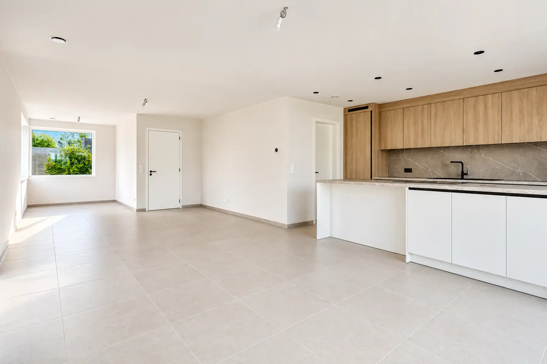 Energiezuinige ruime nieuwbouww met 4 slaapkamers en tuin foto 4