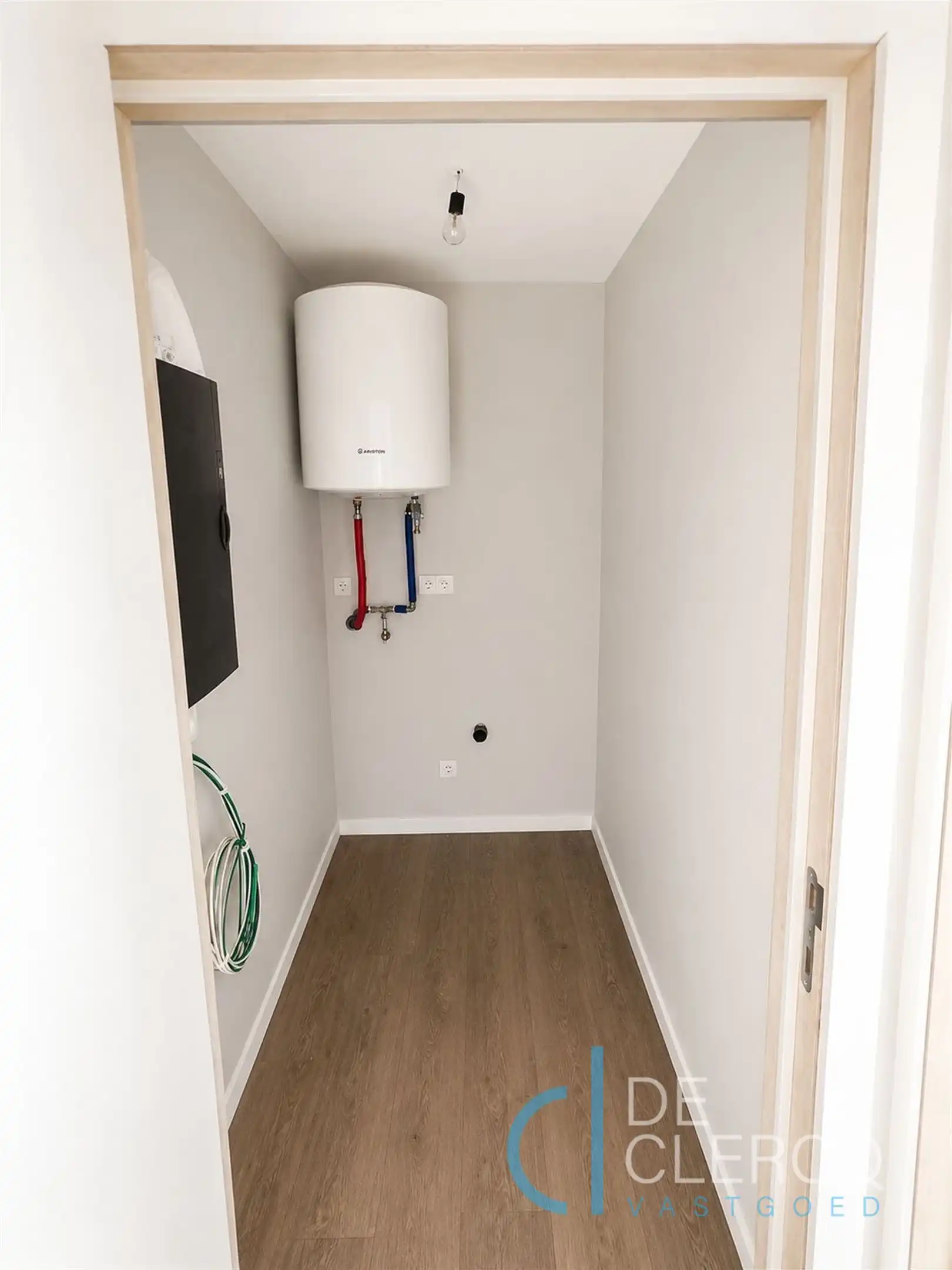 Gerenoveerd appartement met groot terras te Lochristi foto 11