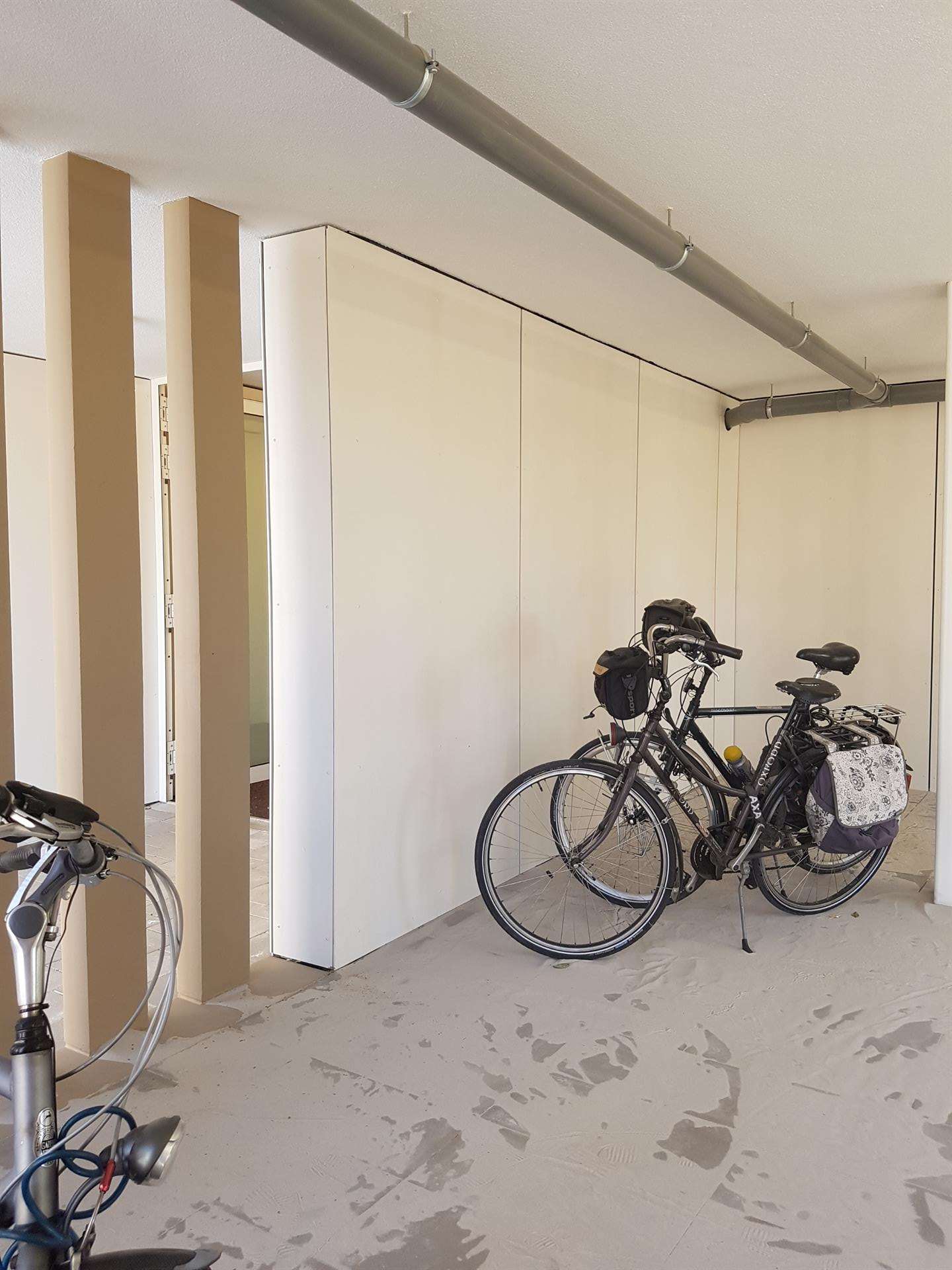 Prachtig twee-slaapkamerappartement mét parking en terras. foto 16