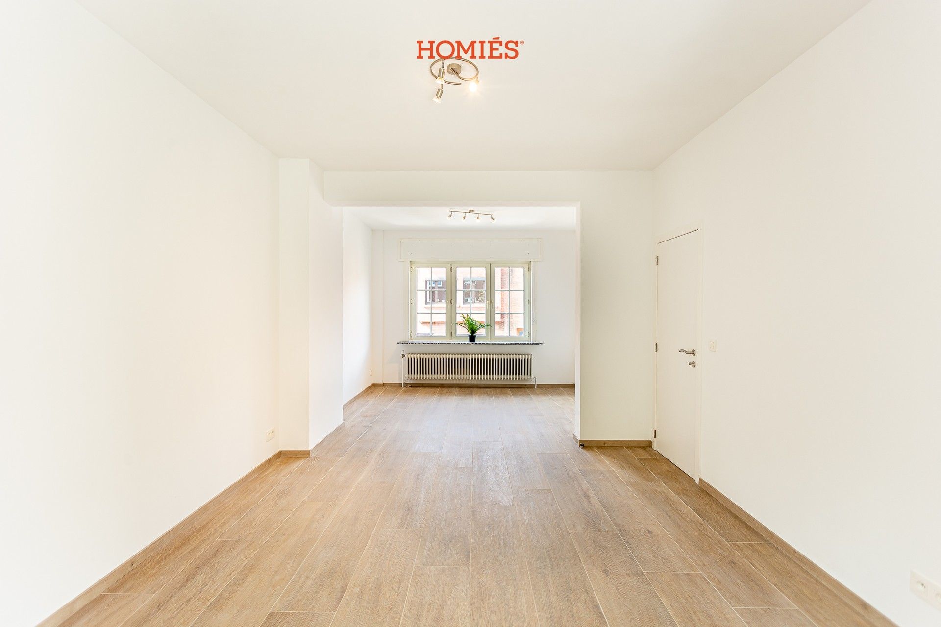 Charmant gerenoveerd rijhuis met 2 ruime slaapkamers en tuin foto {{pictureIndex}}