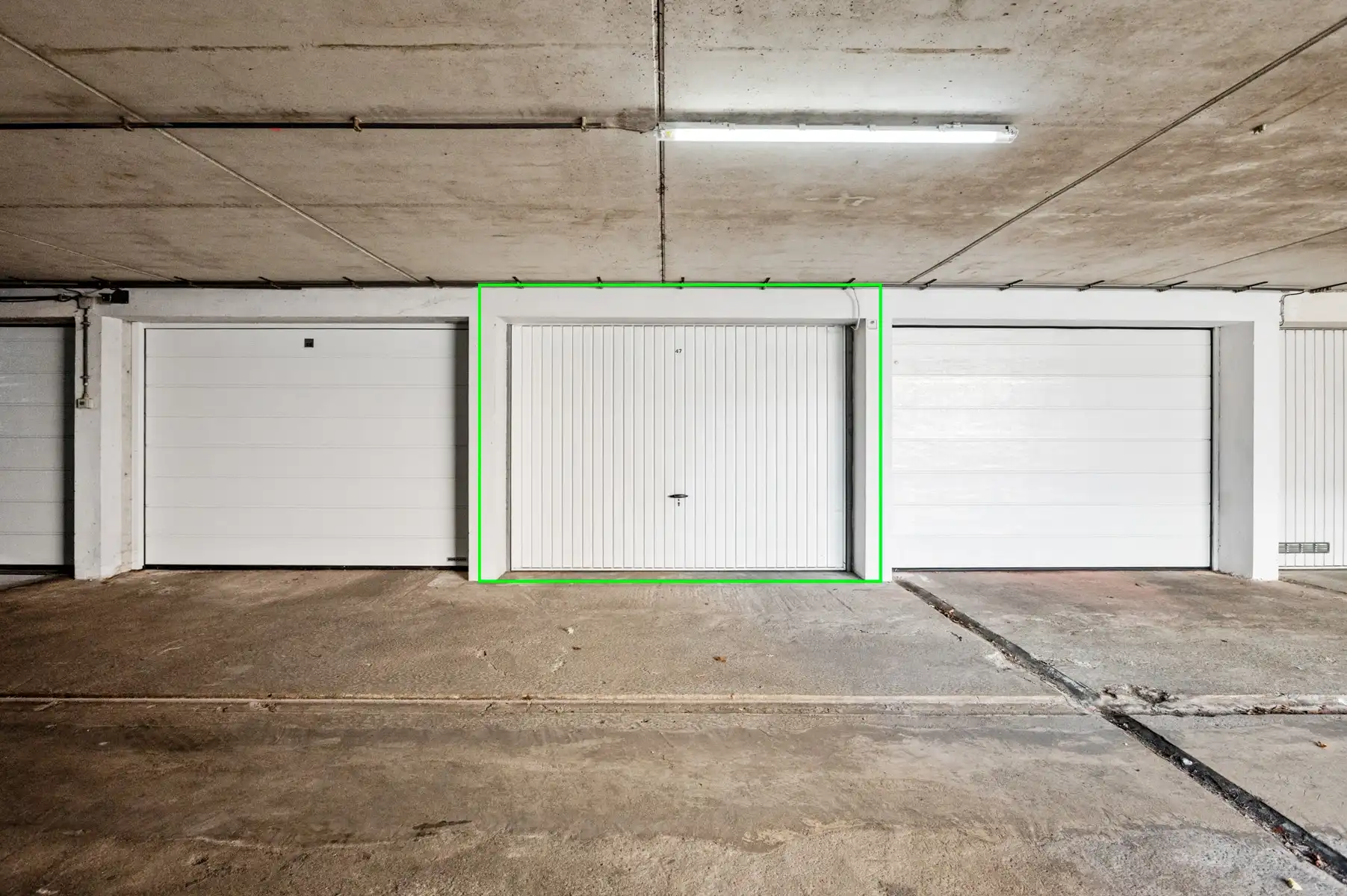 Prachtig gerenoveerd appartement met garage foto 16