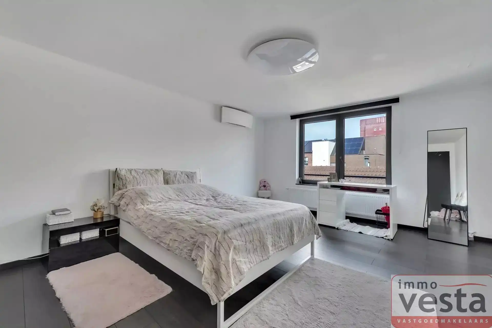 Goedgelegen, volledig gerenoveerd handelspand met woonst foto 17