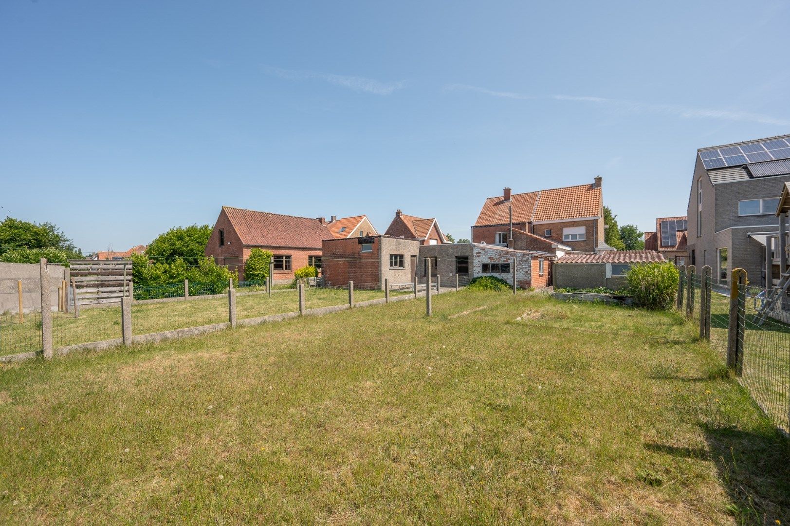 Te renoveren woning met veel potentieel op toplocatie in Maldegem foto 14