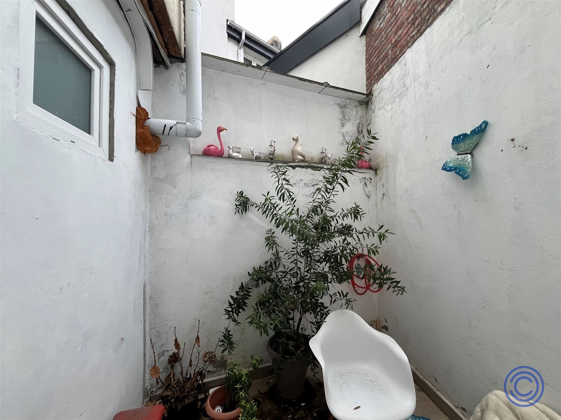 Te renoveren 6-slpk woning ca. 195m² met terras! foto 2