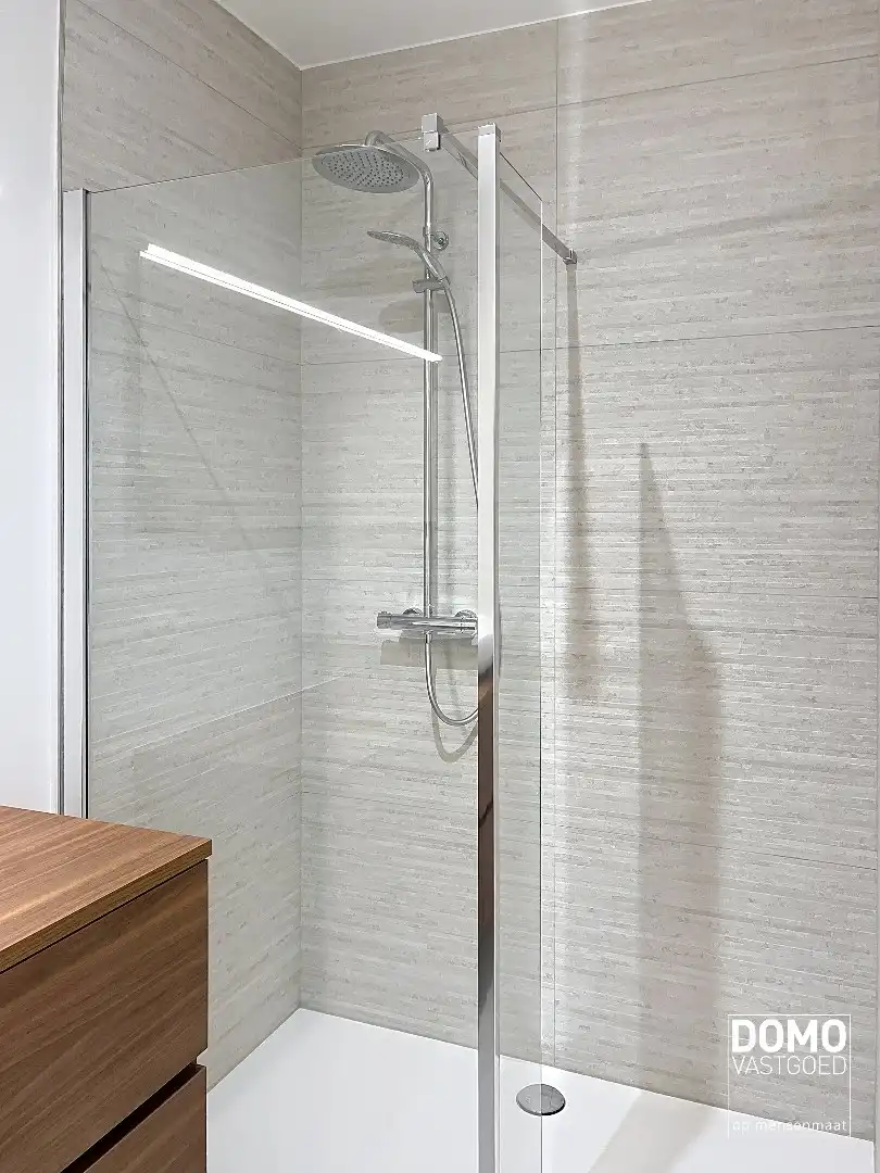 Penthouse met twee slaapkamers, ruim terras en autostandplaats te Kermt foto 10