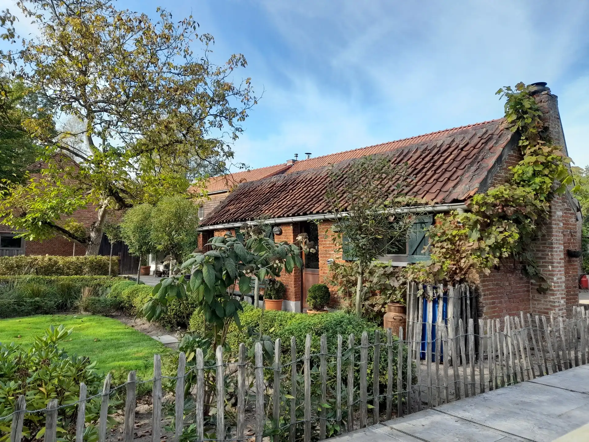 Langgevelhoeve met grote schuur, bakhuis en verwarmd zwembad foto 30