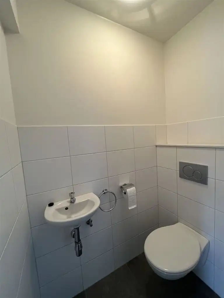 Instapklare stadswoning met 3 slaapkamers, aparte garage en tuintje. foto 5