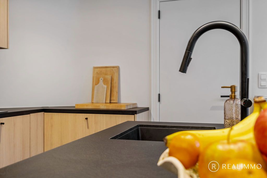 Stijlvol gerenoveerde woning met 4 slaapkamers foto 5