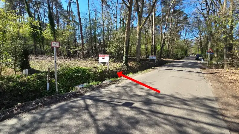 Residentieel gelegen bouwgrond van 31a10ca voor open bebouwing met private toegangsweg nabij golf- en meerdomein foto 3