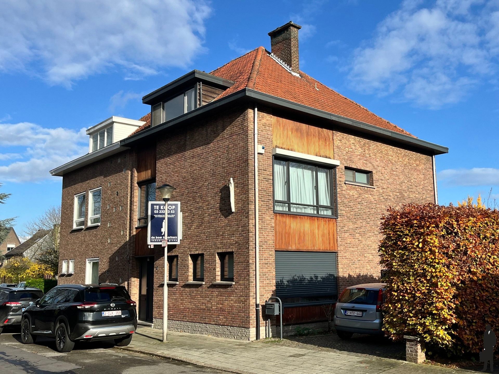 Ruime halfopen bebouwing met 4 slaapkamers en 2 badkamers aan de groene parken van Hoboken.&nbsp; foto {{pictureIndex}}