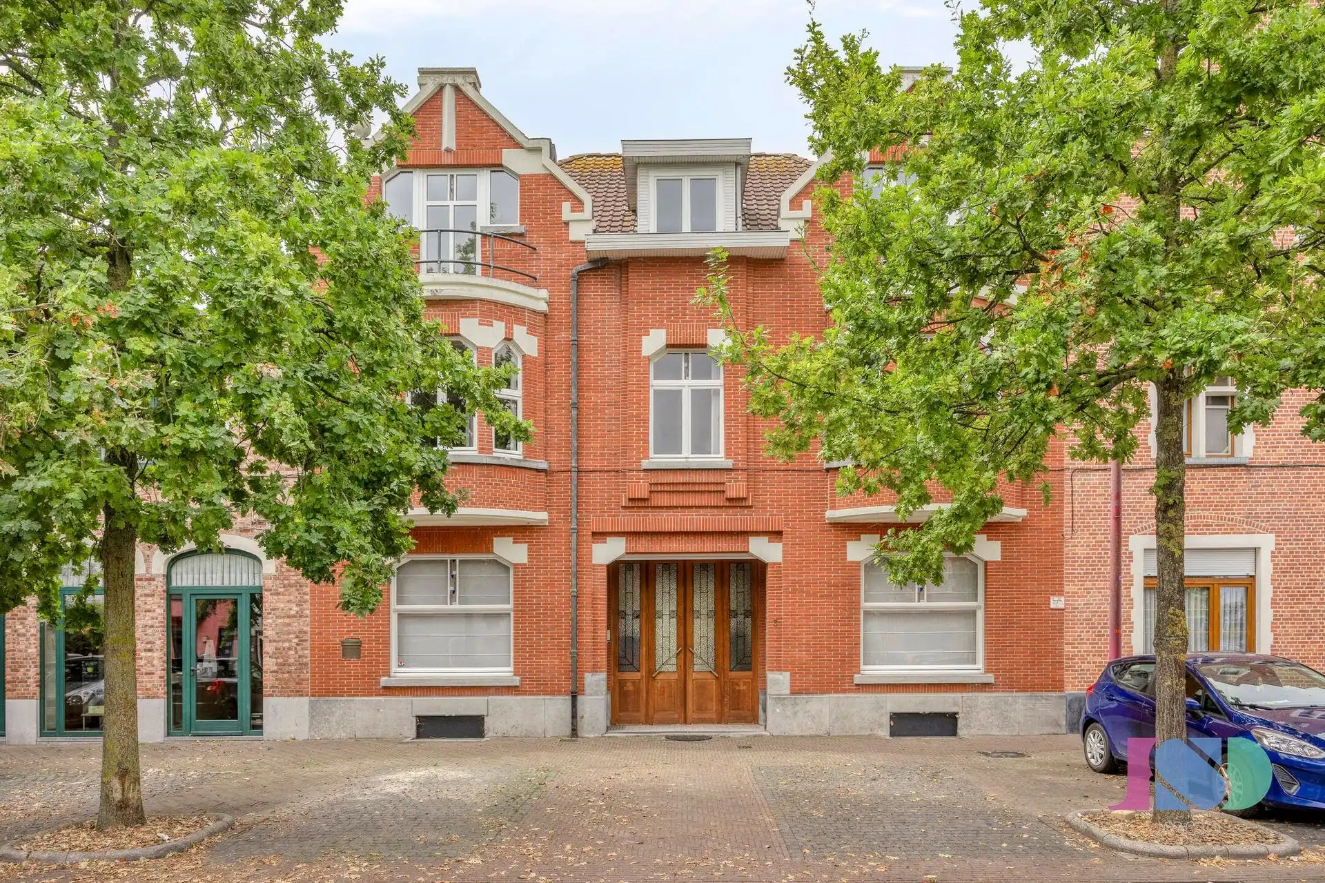 Hoofdfoto van de publicatie: Karaktervolle woning met 8 kamers