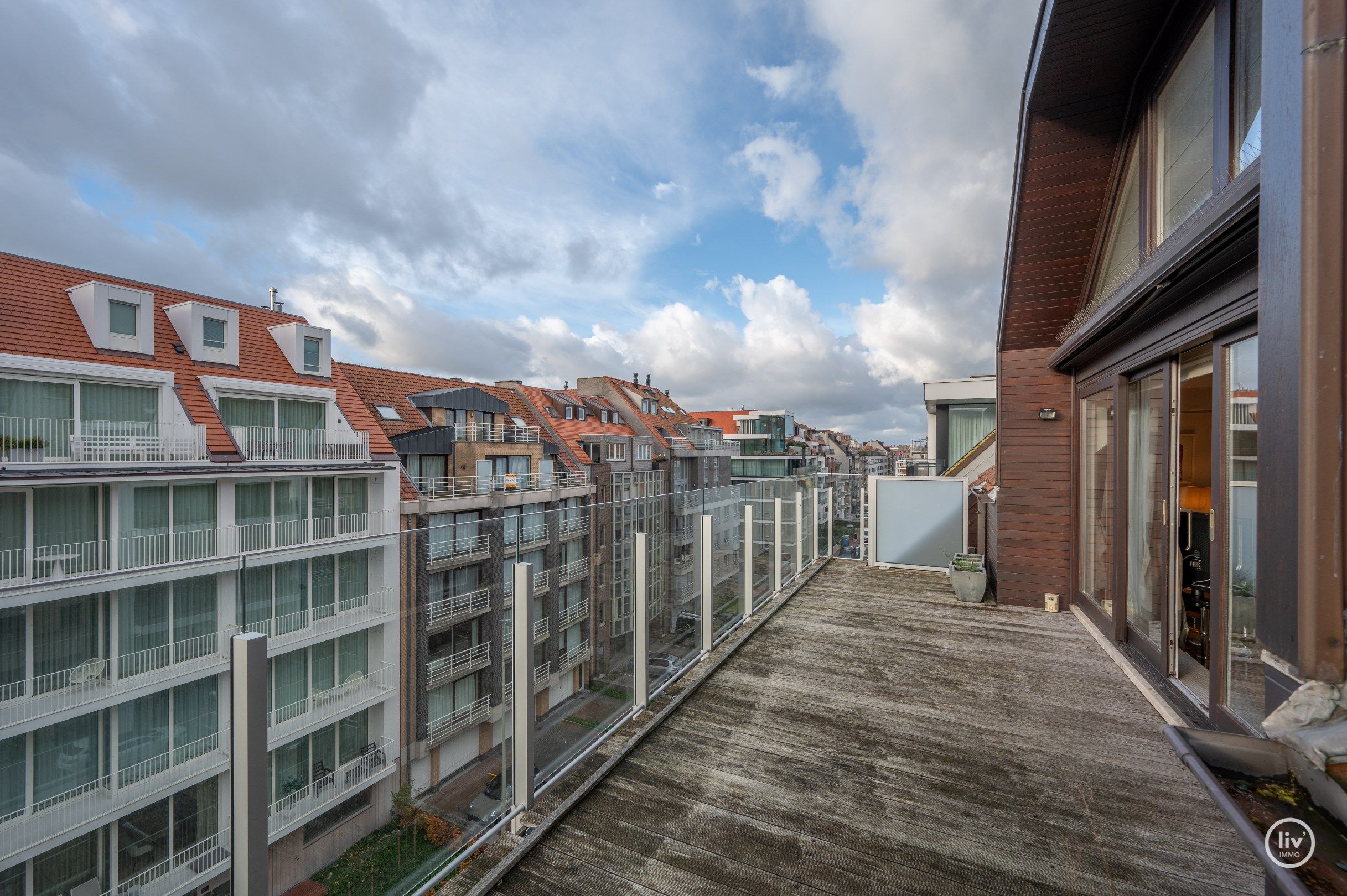 Ruim en zonnig dakappartement (227 m2) met ca. 33m² terrassen gelegen in het centrum van Knokke, op wandelafstand van de Zeedijk en het Rubensplein.  foto 8