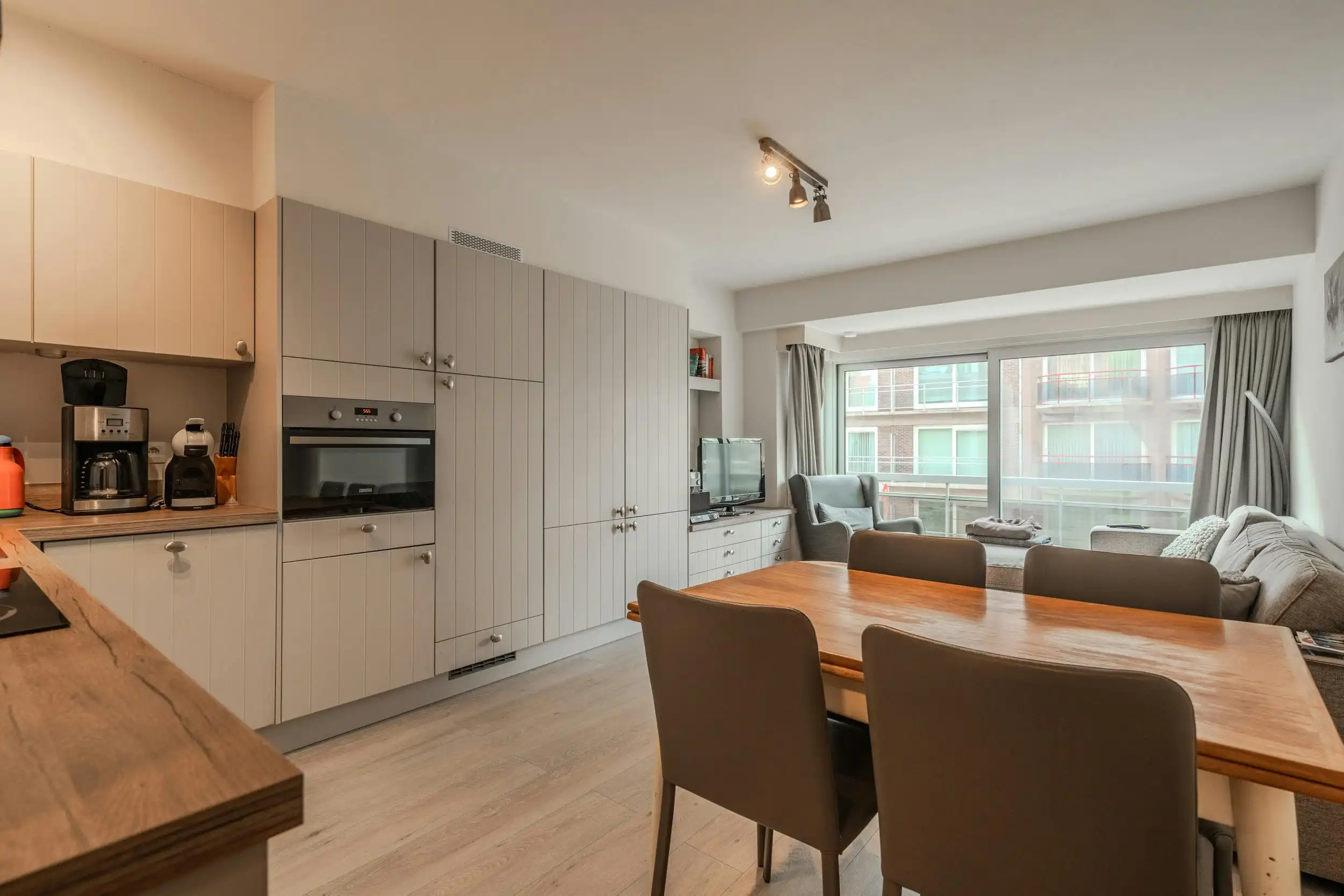 Gerenoveerd appartement op toplocatie te Middelkerke! foto 12