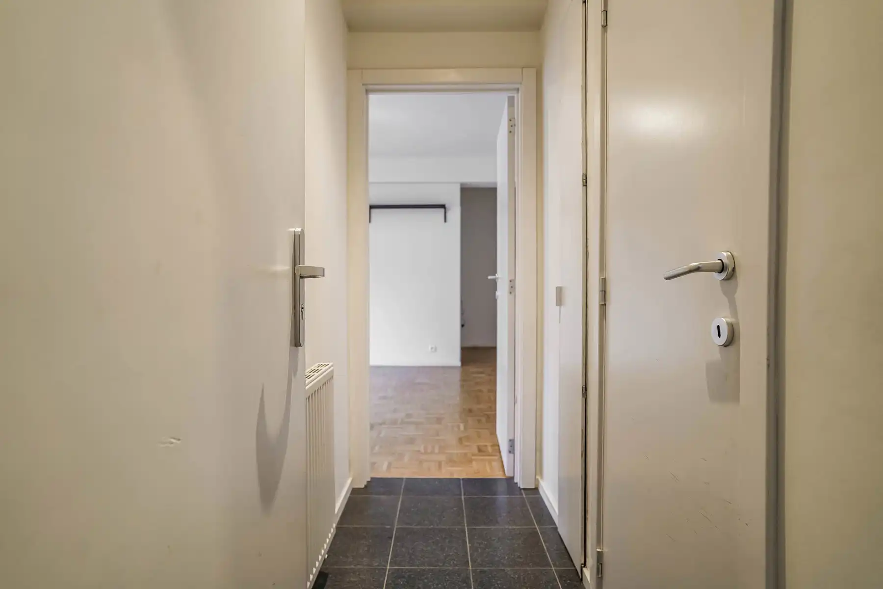 Compact appartement met private autostaanplaats te huur in centrum Londerzeel. foto 3