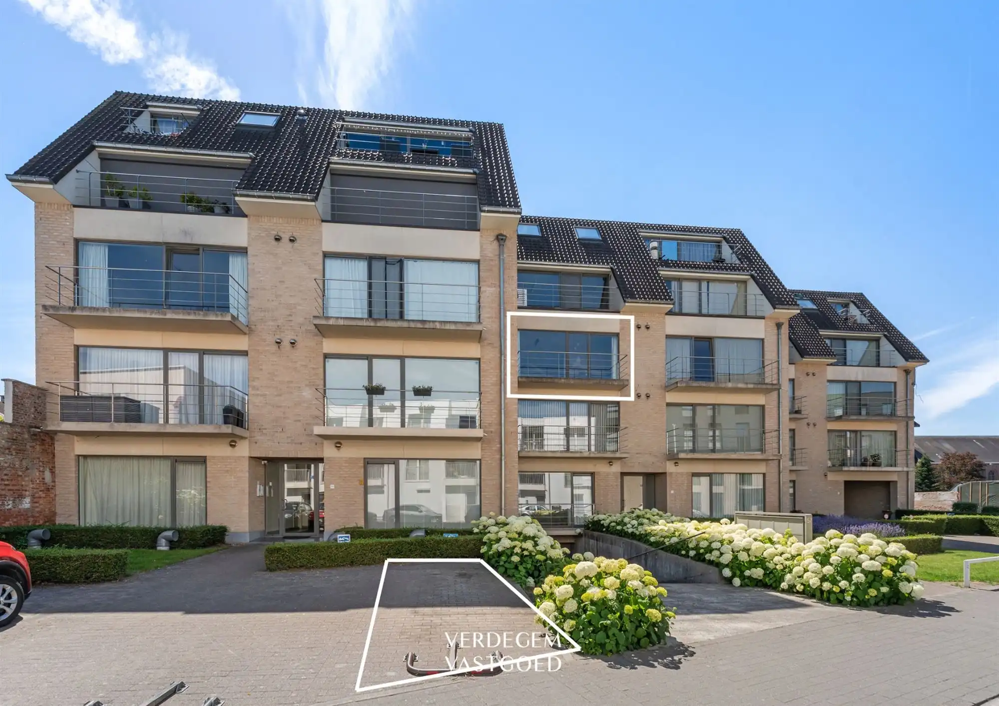 Mooi instapklaar appartement met open zicht en alle comfort nabij het centrum van Lokeren foto {{pictureIndex}}