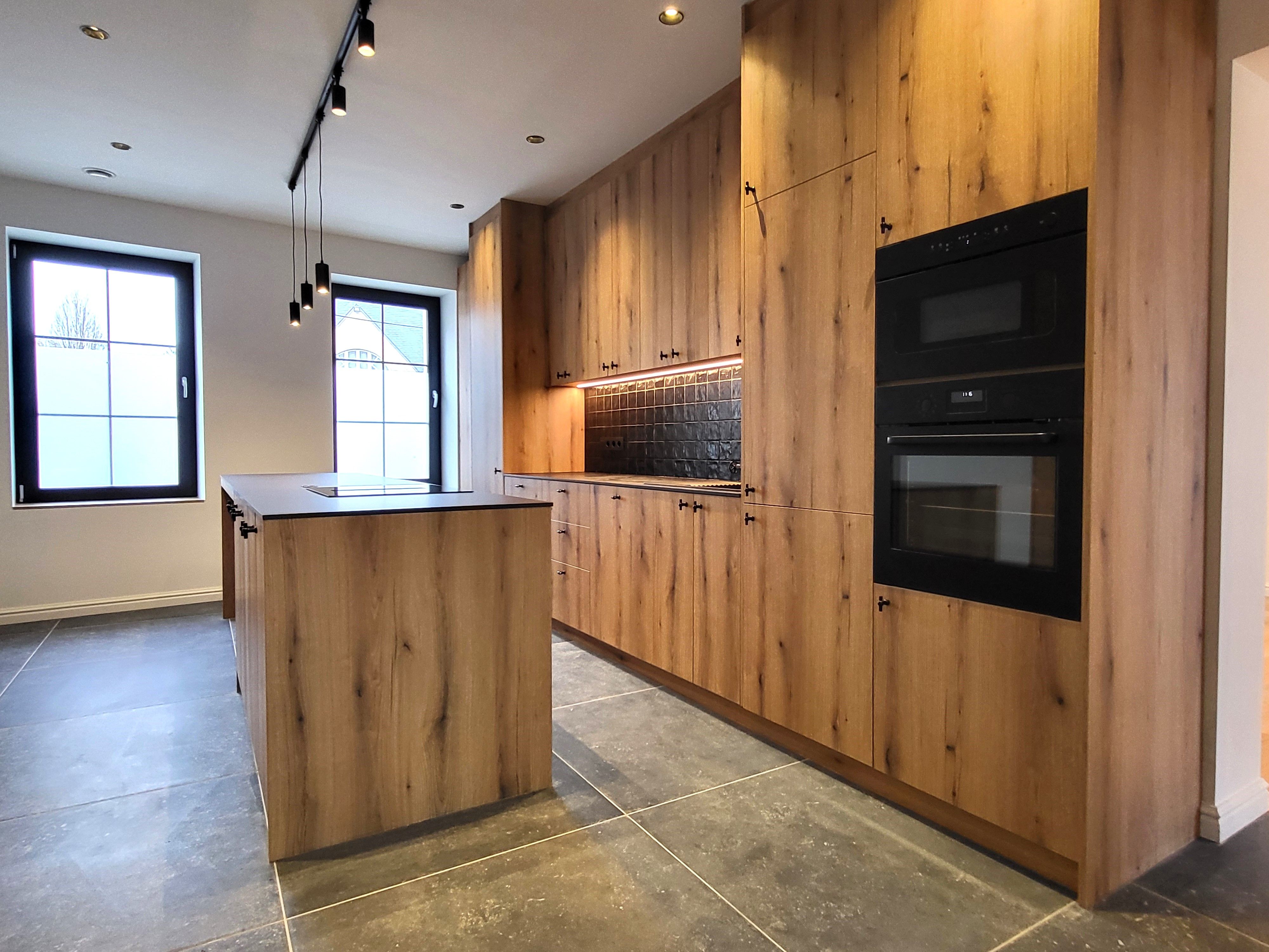 Deze volledig totaal gerenoveerde woning (2024–2025) combineert hedendaags comfort met een hoogwaardige afwerking en biedt maar liefst 5 ruime slaapkamers.  foto 14