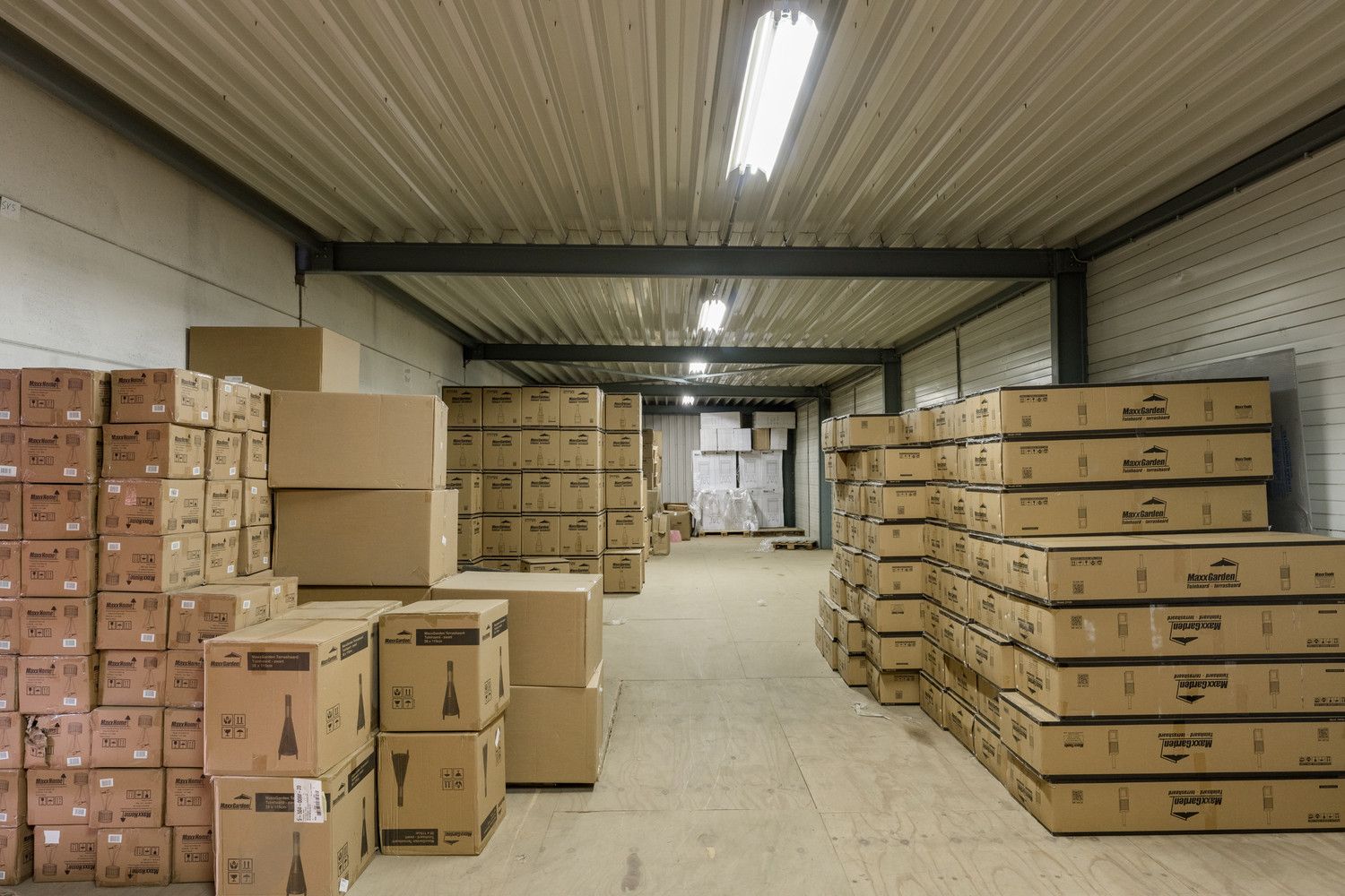 RUIM MULTIFUNTIONEEL BEDRIJFSPAND MET KANTORENCOMPLEX foto 31