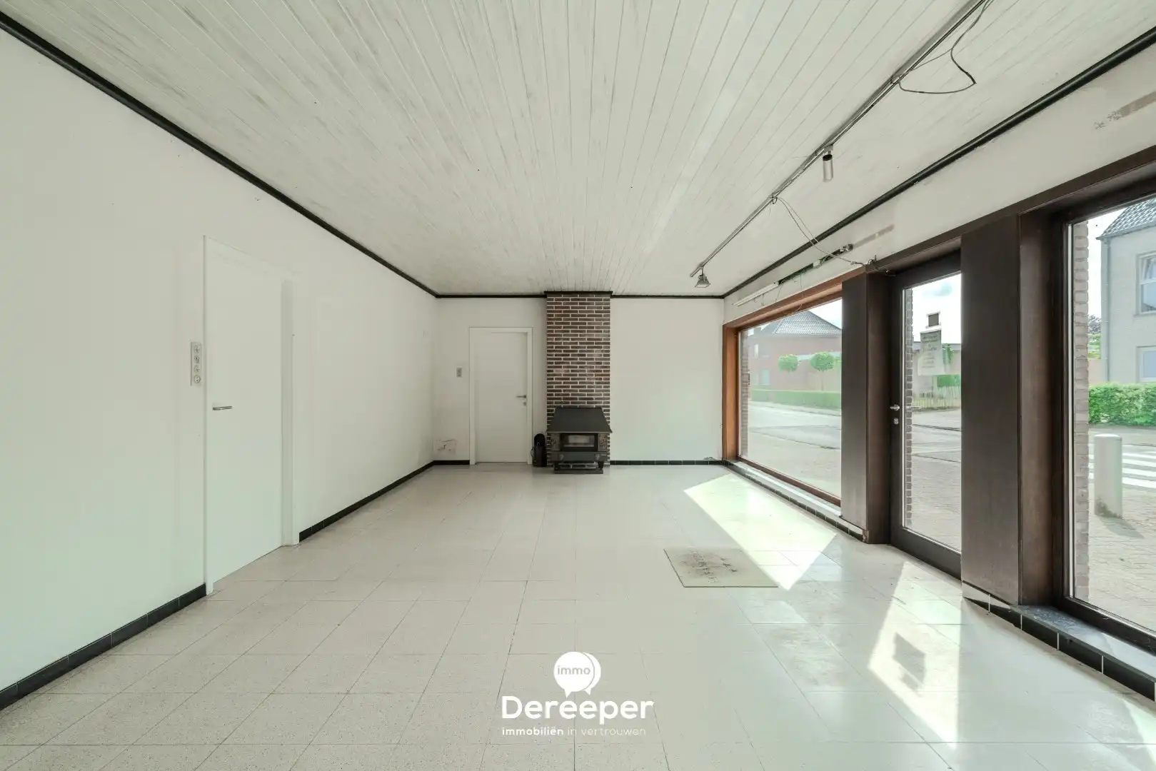 Karaktervolle woning met ruime bijgebouwen, showroom en atelier op een perceel van 2.084 m² foto 3