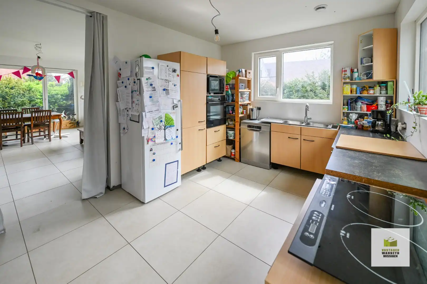 Gerenoveerde woning met 3slpk, garage en tuin op 648m2 foto 3