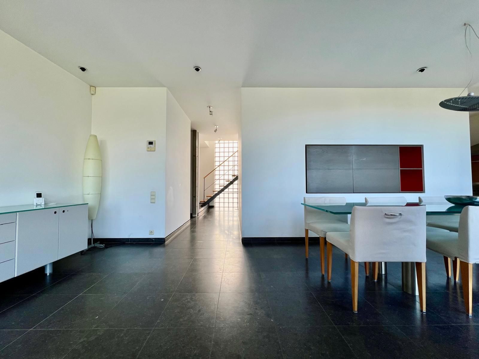 Te huur: modern gemeubeld huis met terras foto 8