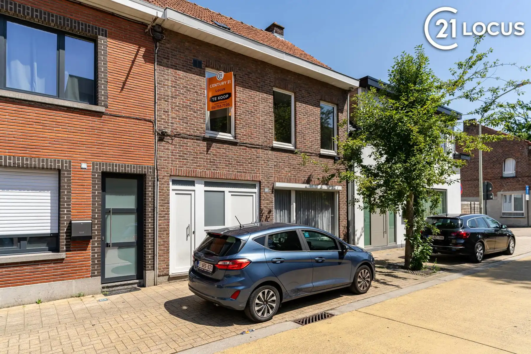 Instapklare HOB met 3 slaapkamers en tuin in hartje Beveren! foto {{pictureIndex}}
