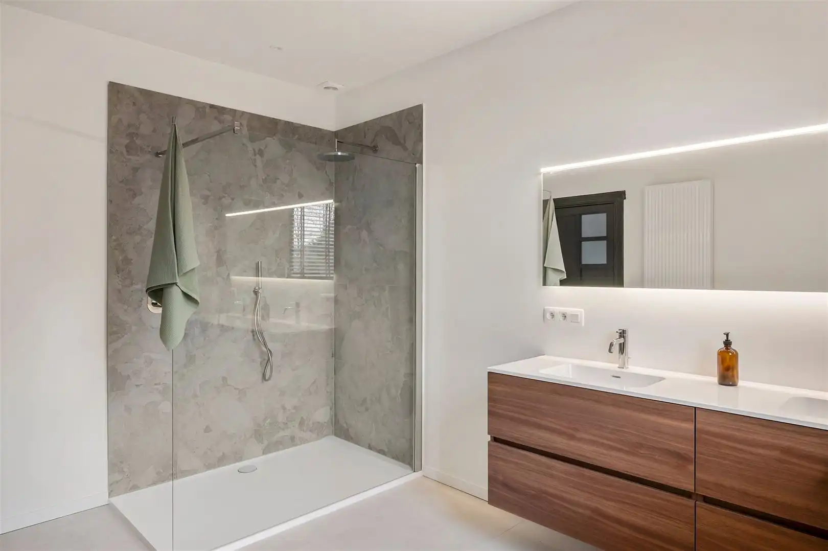 Uitzonderlijk herenhuis volledig gerenoveerd foto 19