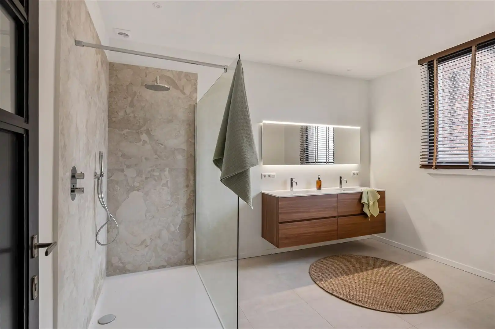 Uitzonderlijk herenhuis volledig gerenoveerd foto 19