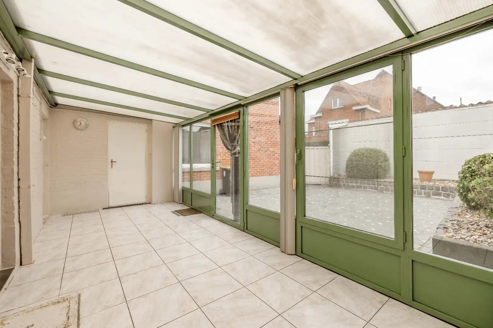 VERRASSEND RUIME WONING VLAKBIJ CENTRUM PITTEM foto 8
