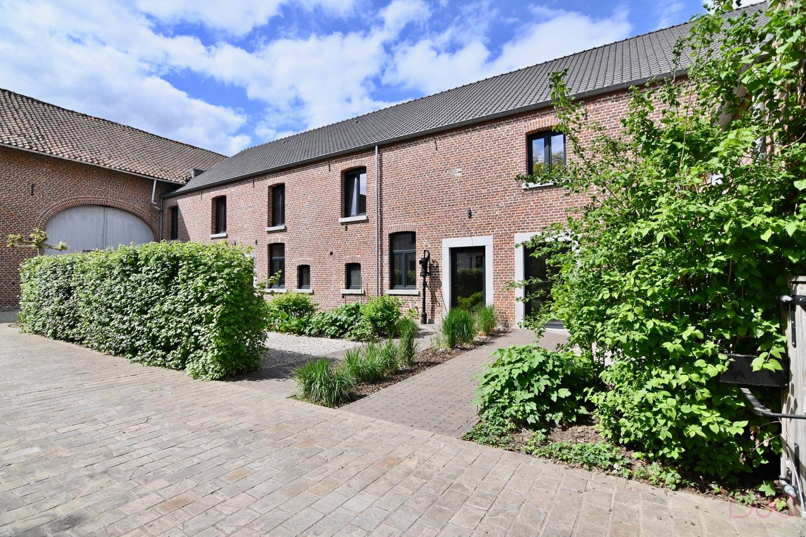 Exclusieve charmante vierkantshoeve in Gingelom met 5 slaapkamers,  drie afzonderlijke vakantiewoningen, grote schuur en achterliggende weide foto 46