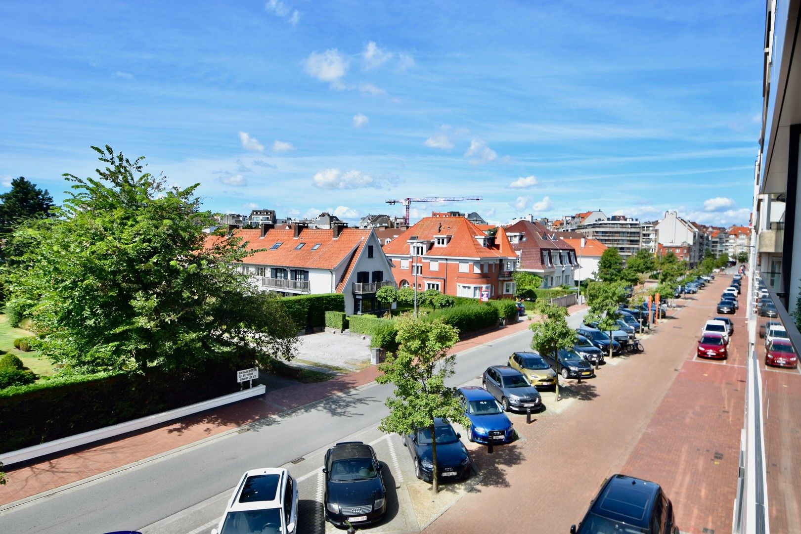 Fantastisch lichtrijk appartement met open zicht op enkele passen van de Zeedijk en de winkels. foto 3