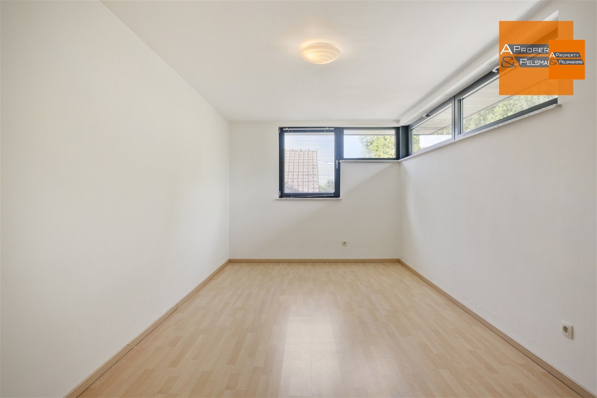 Een stijlvolle villa gelegen in een rustige straat in Kortenberg.

 foto 13
