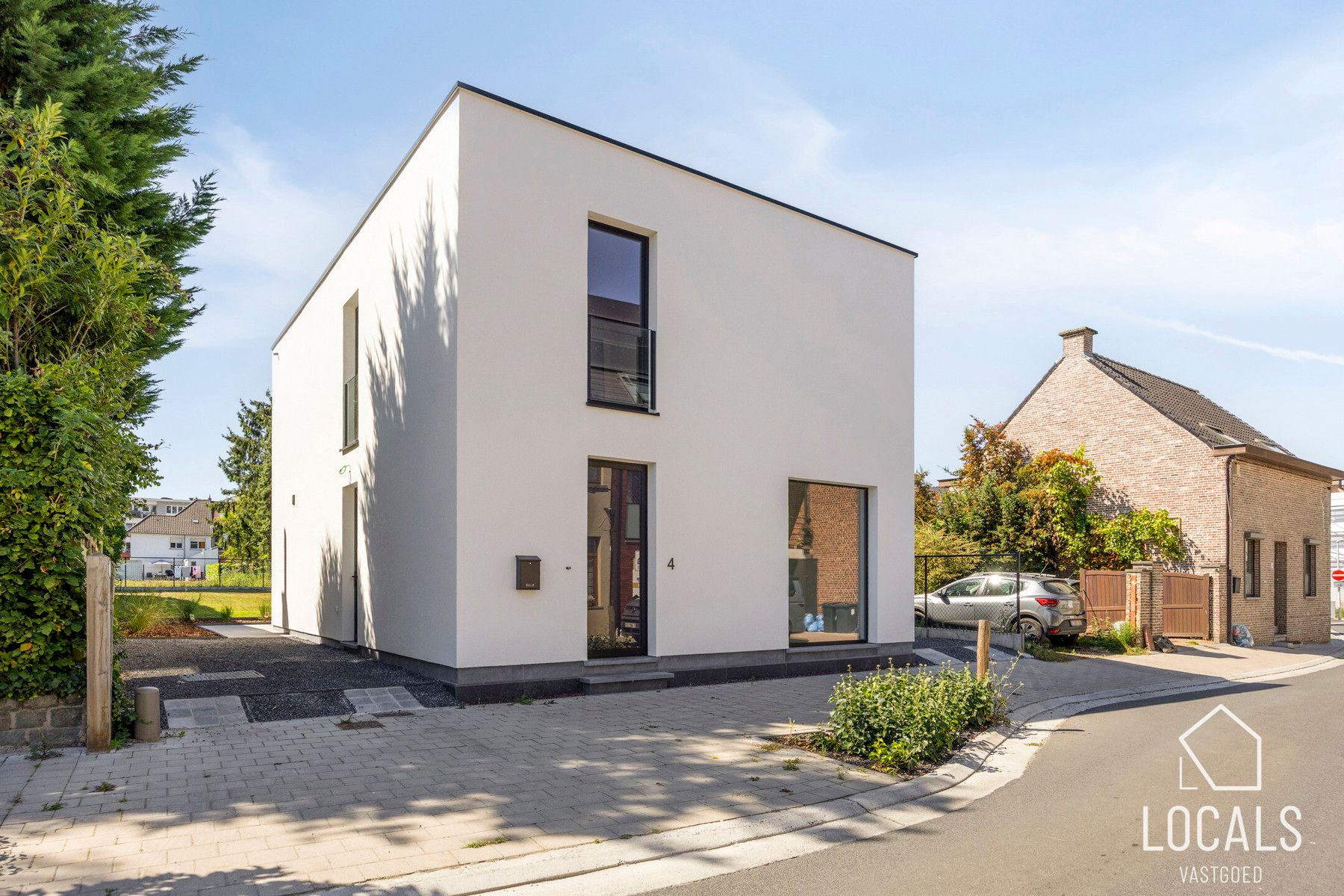 Prachtige nieuwbouwwoning op 642m² met zuidgerichte tuin foto {{pictureIndex}}