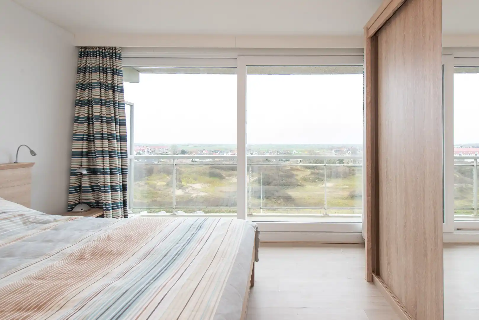 Lichtrijk doorloopappartement op het 5de verdiep foto 9