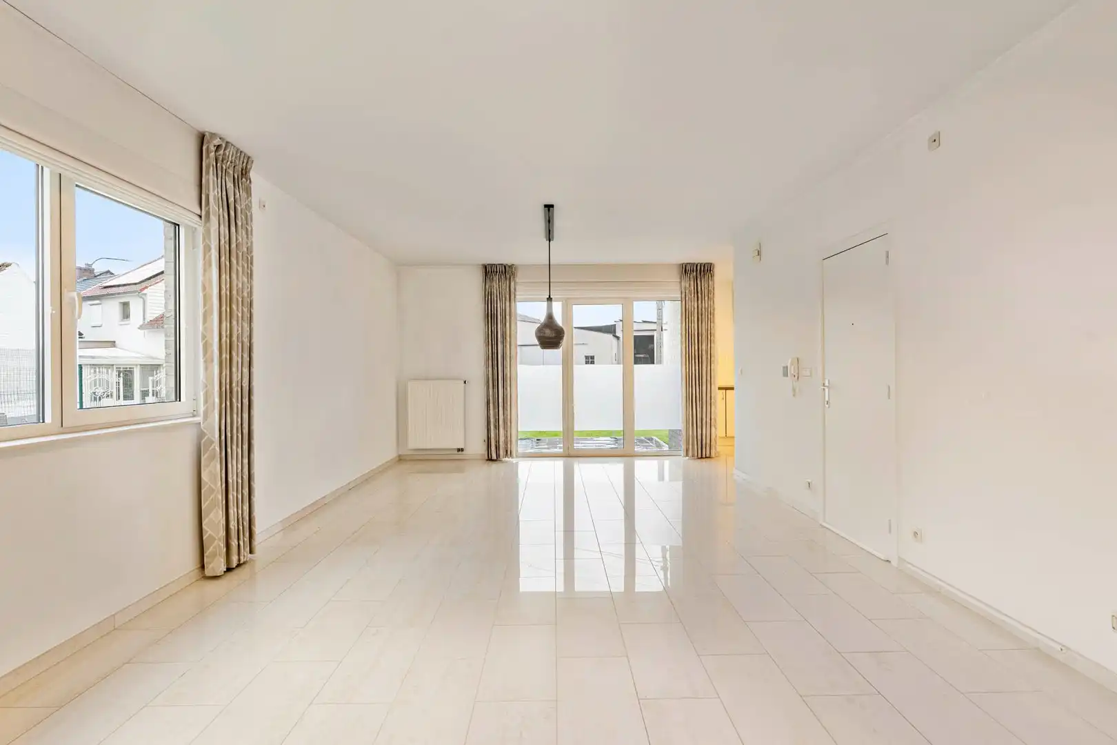 Lichtrijk 2-slaapkamerappartement met 2 terrassen + autostaanplaats in Zepperen (Sint-Truiden). foto 3