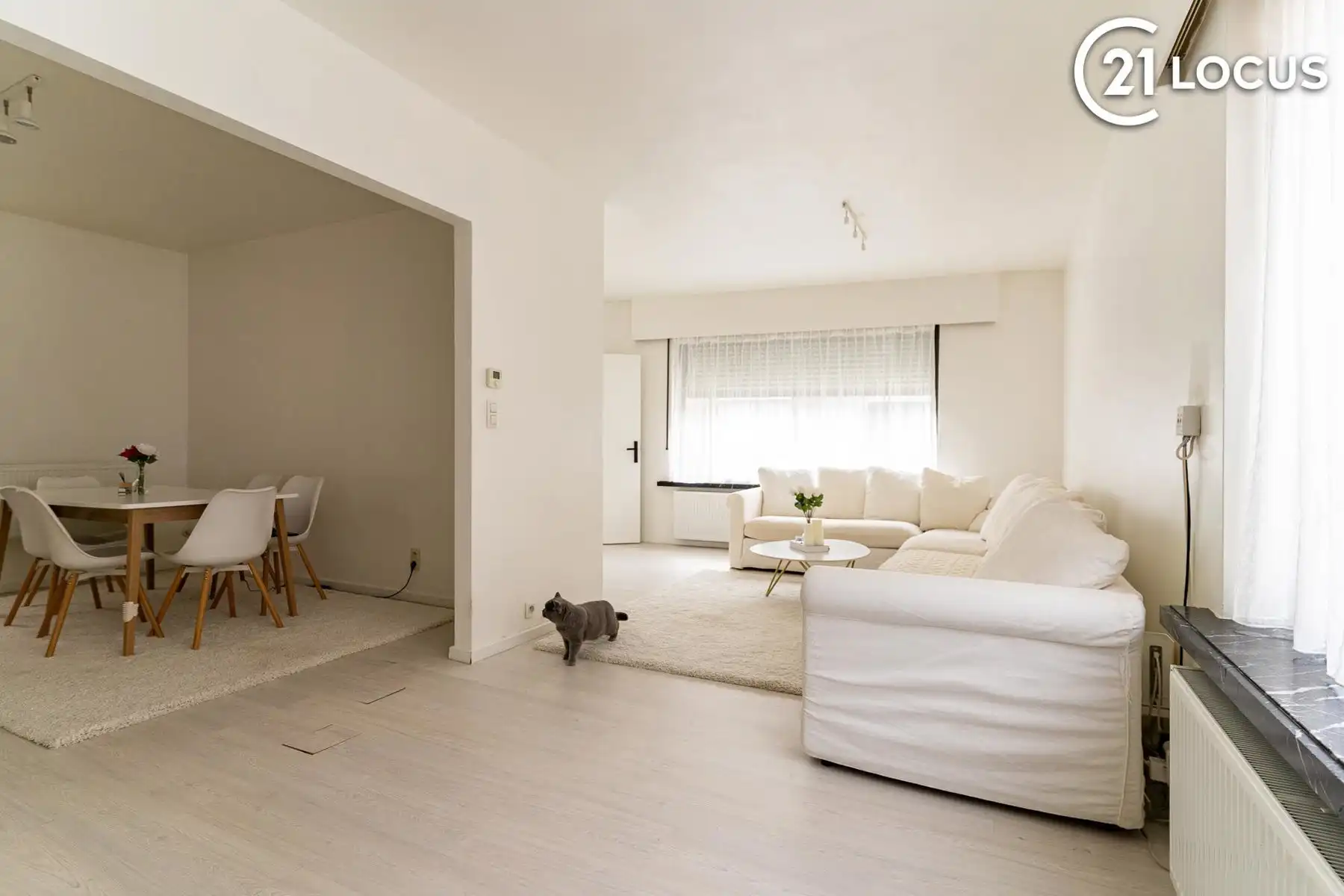 Ruime gezinswoning met 3 slaapkamers, garage en recente renovatie (2022) foto 2