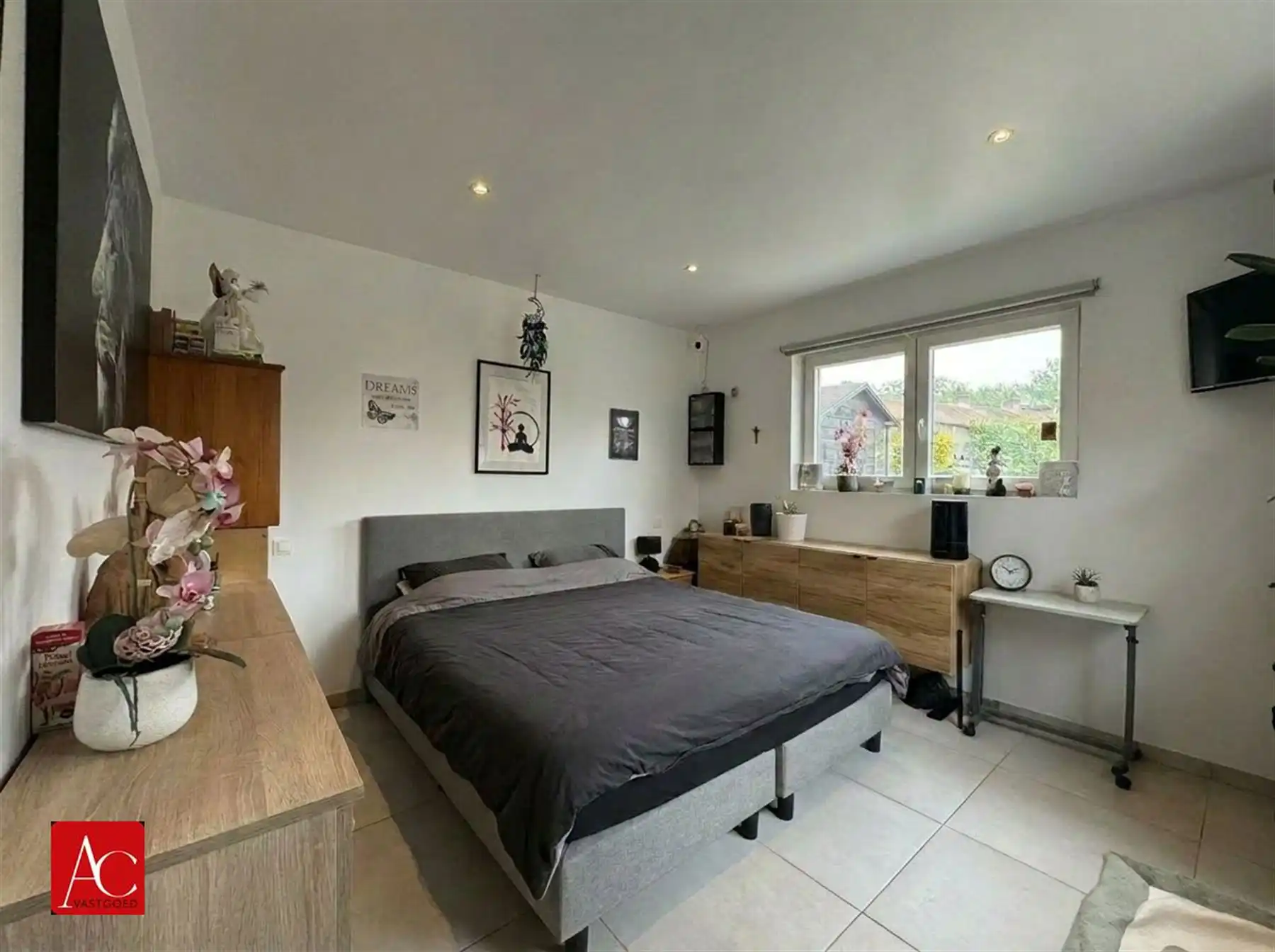 Gezinswoning met 5 slaapkamers en inpandige garage foto 12