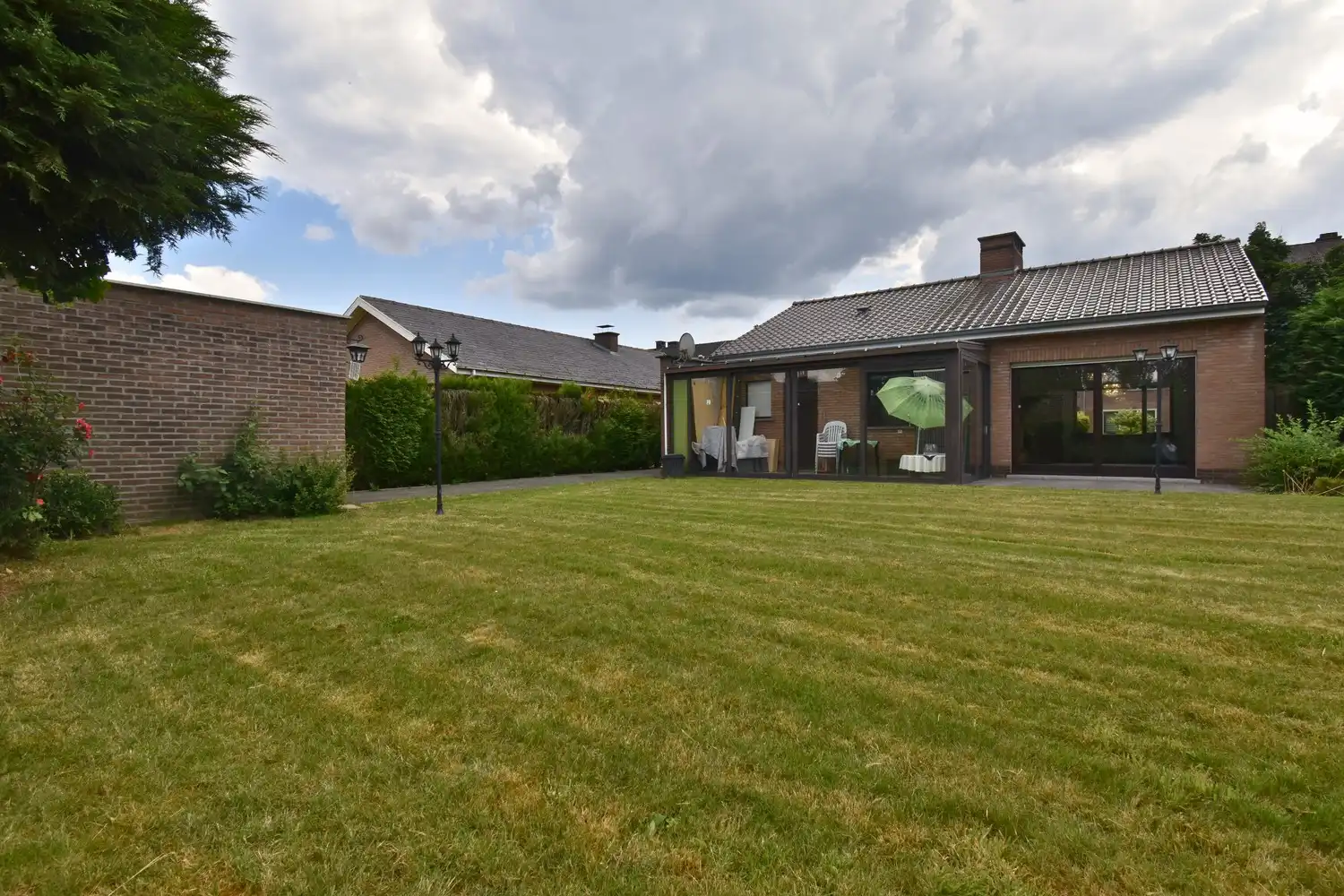 Te huur – Charmante bungalow met 2 slaapkamers, garage en tuin in rustige woonwijk te Sint-Pieters-Leeuw foto 12