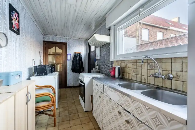 Halfopen woning met uitweg in centrum Ingelmunster. foto 7