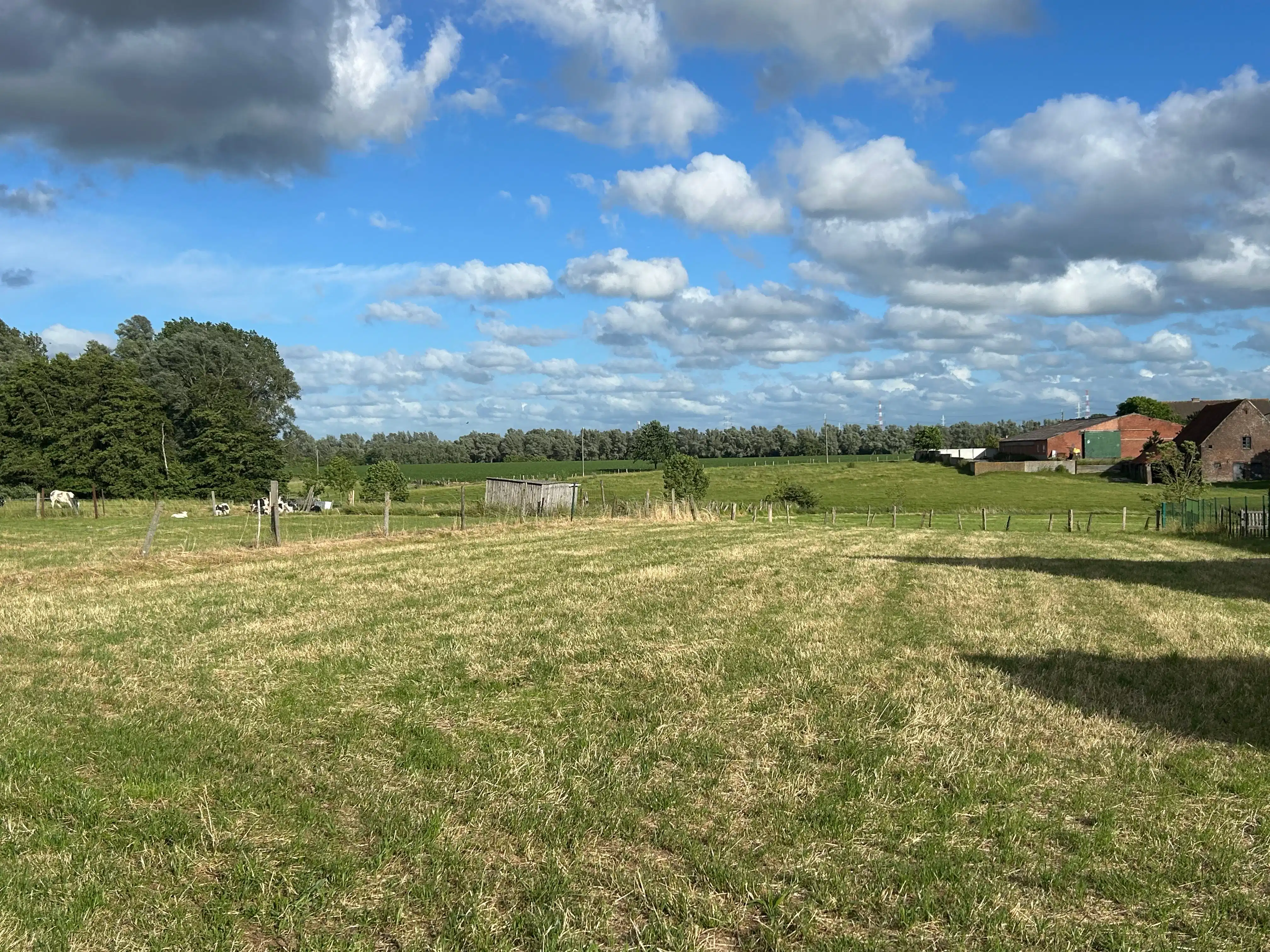Mooi gelegen stuk weiland van 1720 m2 aan de Hazebeek. foto 2