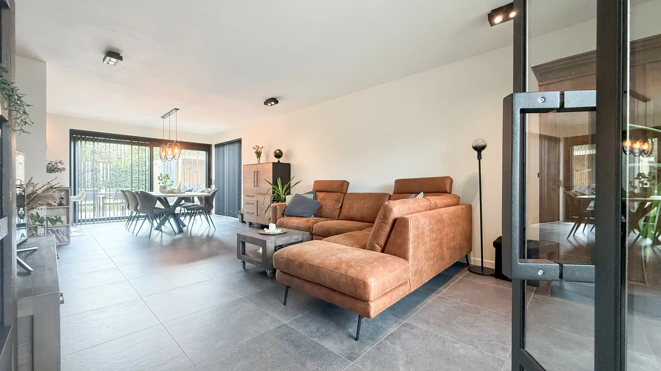 Moderne halfopen woning met 3 slpks en tuin! foto 2