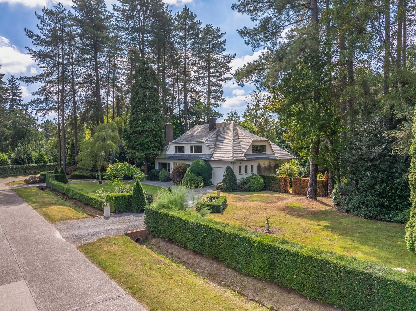 Te renoveren villa met veel potentieel foto 17