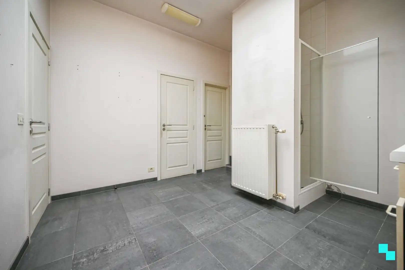 Riante halfopen woning met garage foto 15