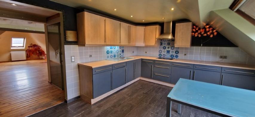 Ruime EENGEZINSWONING met grote leefruimten, 2 slaapkamers en mooi terras, woning met mogelijkheden, op 1 are 33 ca. foto 25