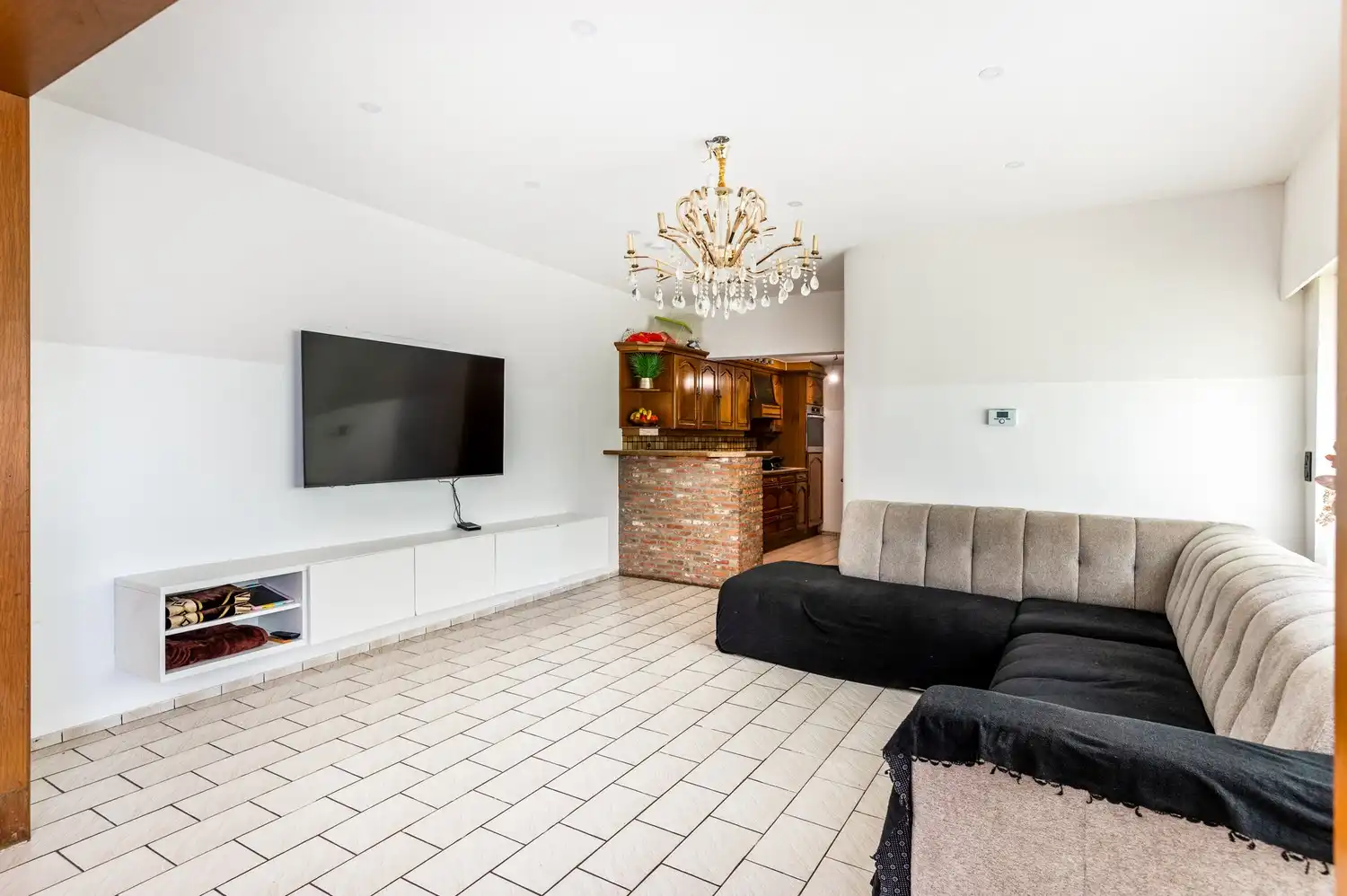Te renoveren woning met veel potentieel in Ranst! foto 4