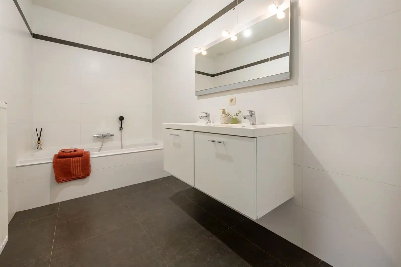 CHARMANTE  WONING MET 3 SLAAPKAMERS EN TUIN foto 14
