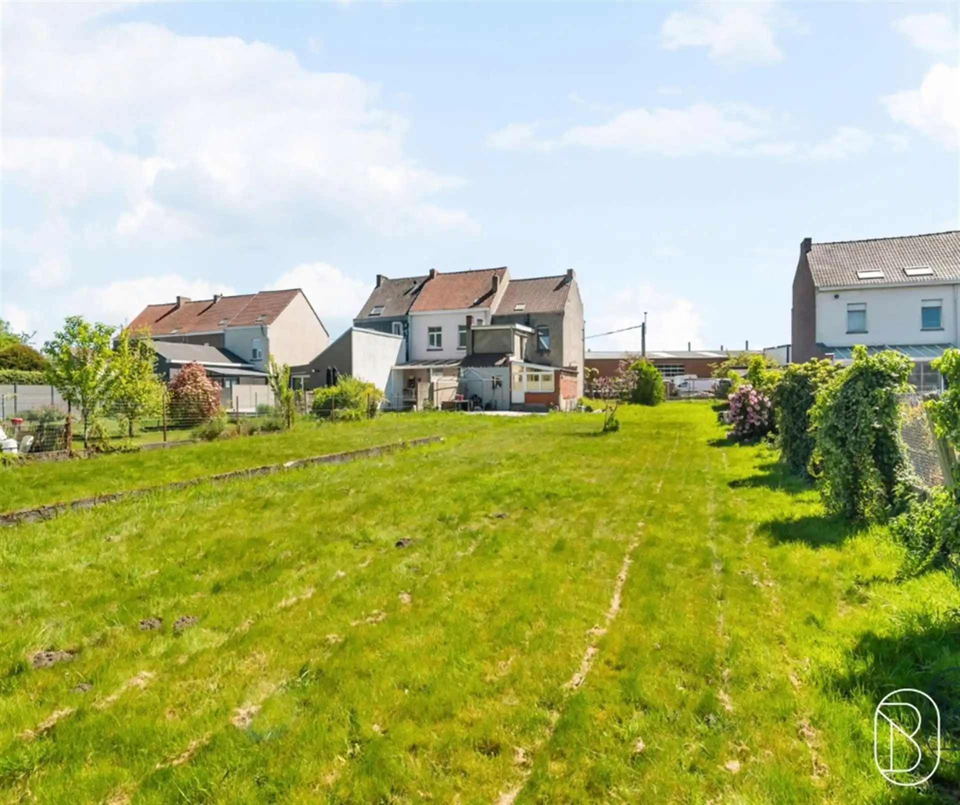 3-gevelwoning met grote tuin, dicht bij alle voorzieningen! foto 4
