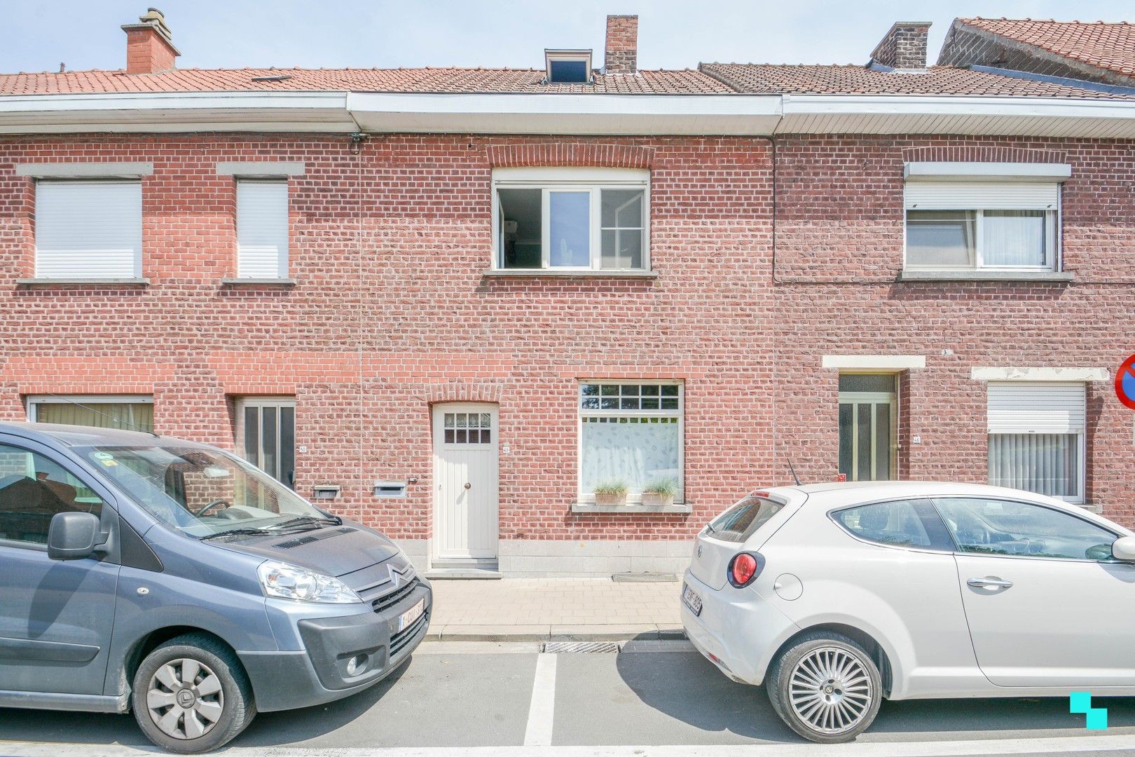 Charmante rijwoning met 3 slaapkamers in hartje Izegem foto {{pictureIndex}}