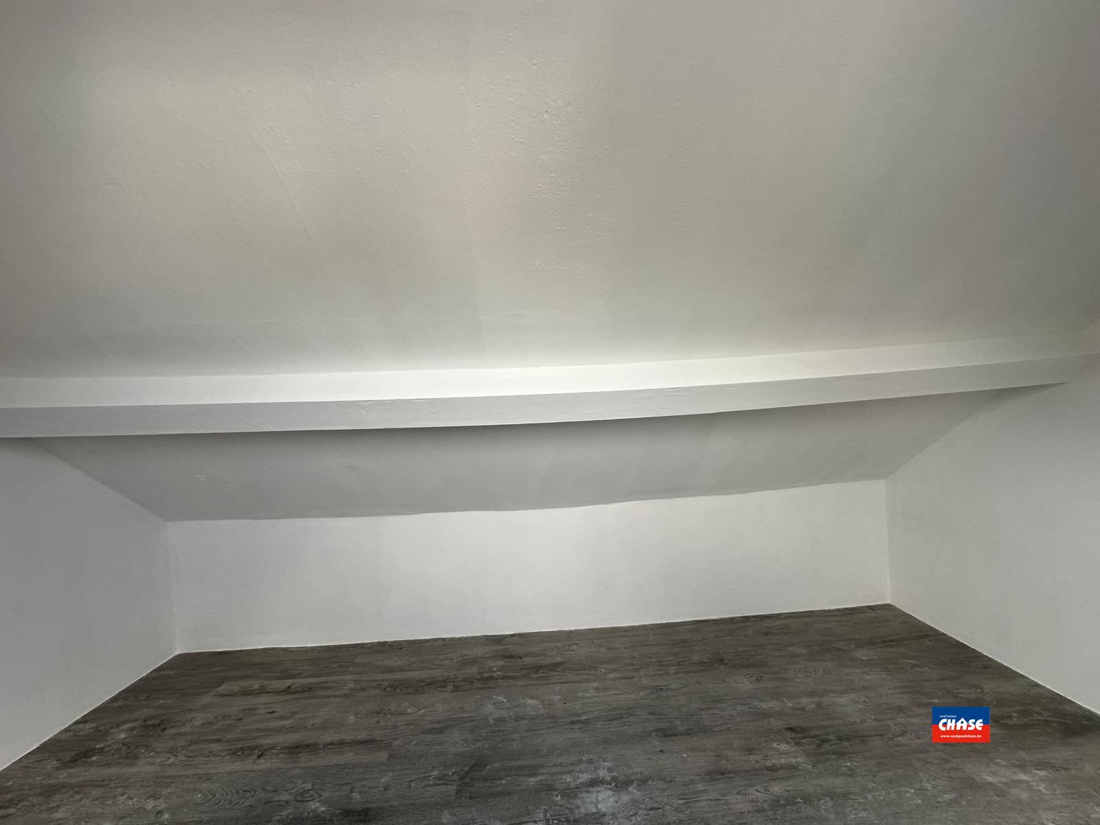 Gerenoveerde rijwoning met 2 slaapkamers en stadstuin foto 13