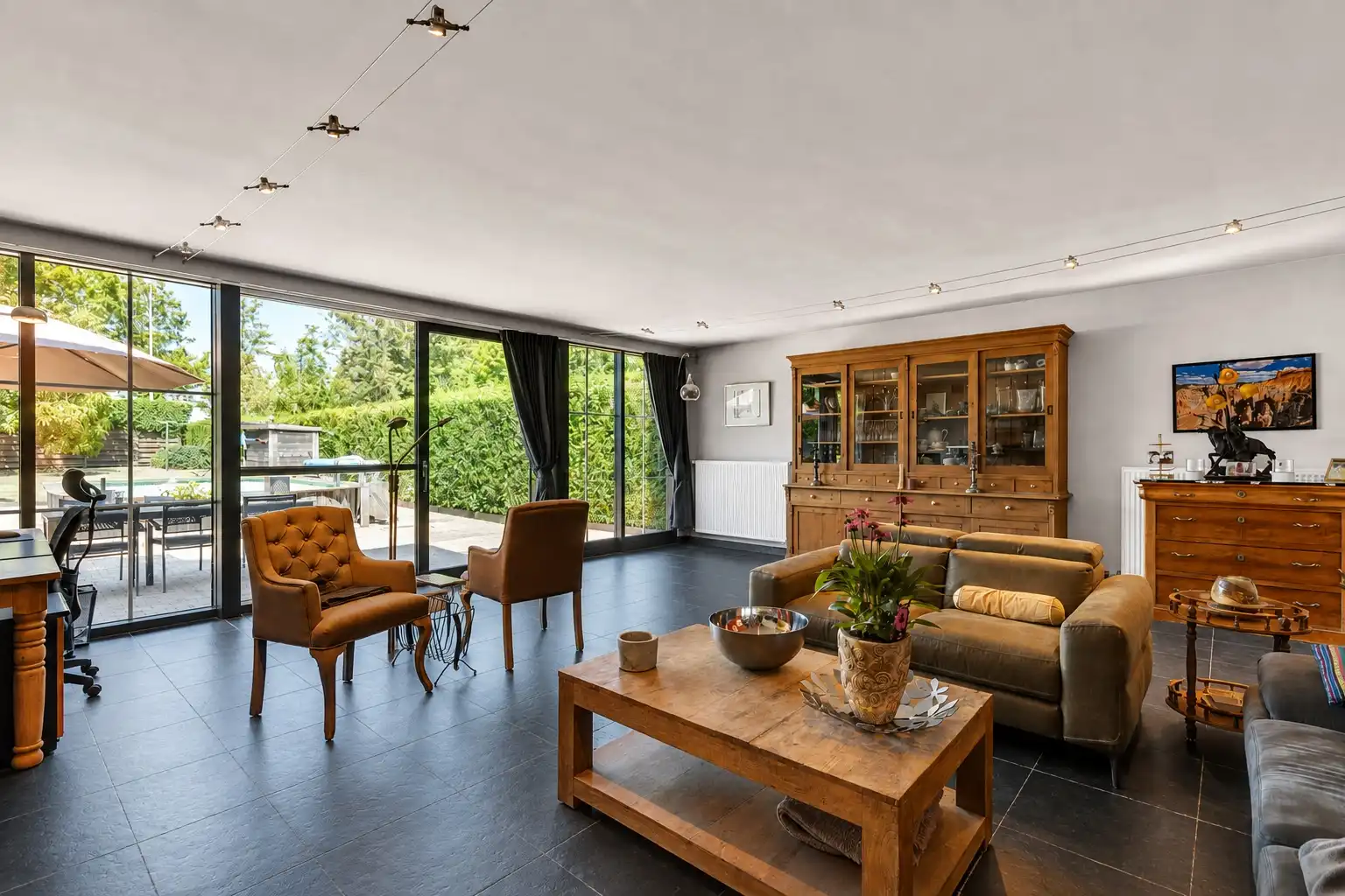 Karaktervolle ruime woning met zwembad nabij Ooidonk foto 10
