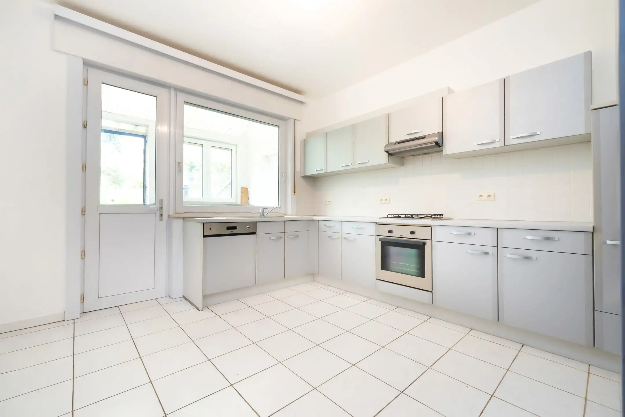 Appartement met 3 slaapkamers + tuin + garagebox foto 6